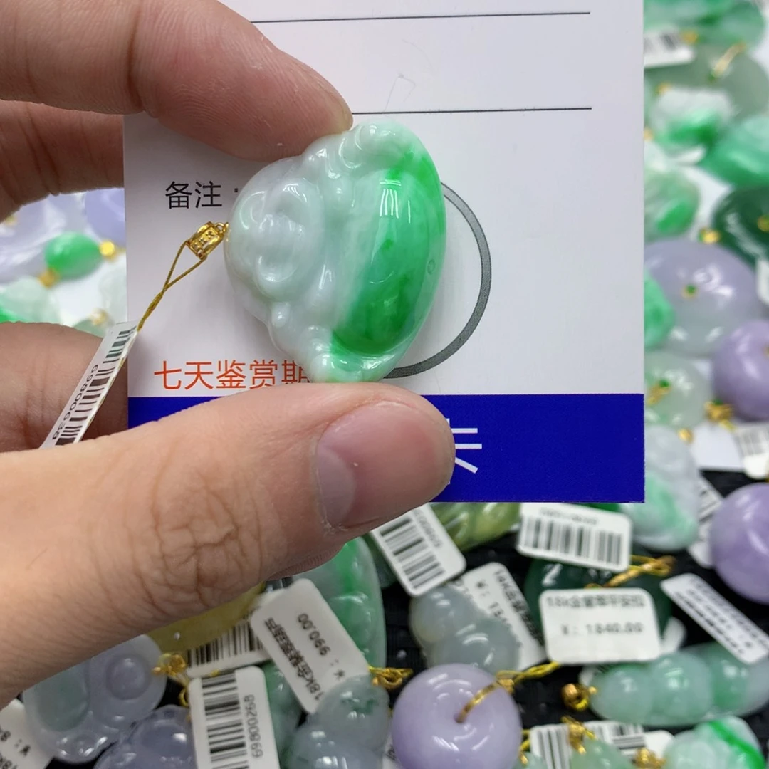 翡翠18K金镶嵌颈饰佛