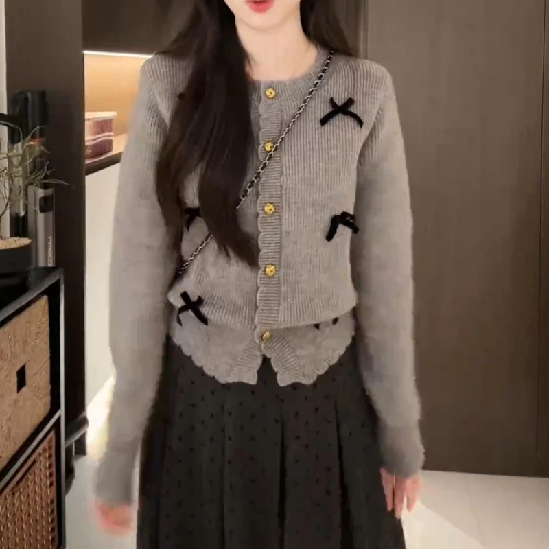 新款秋季休闲洋气时尚休闲风灰色针织毛衣LK2506745