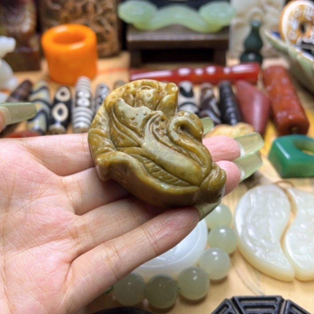 【闪购商品】蛇纹石玉未镶嵌颈饰