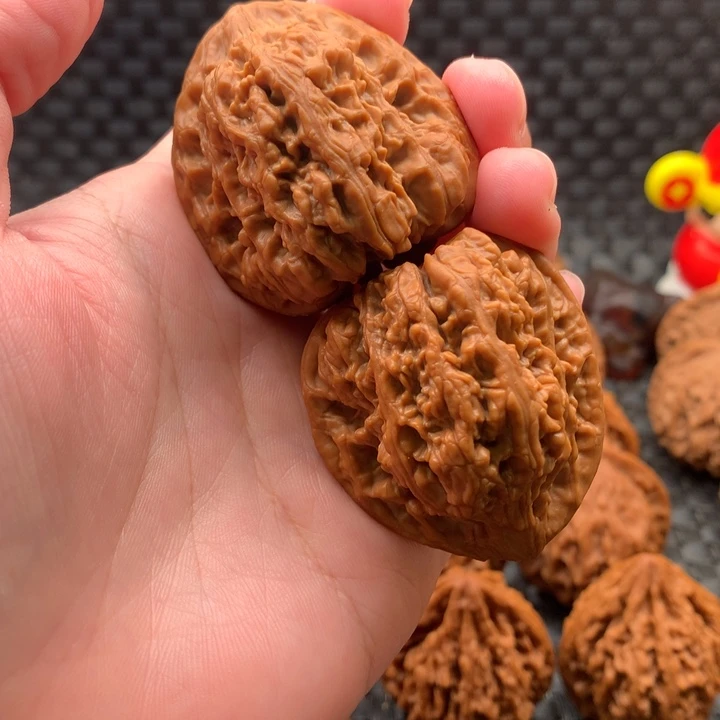 深**紫39.5野生文玩核桃狮子头