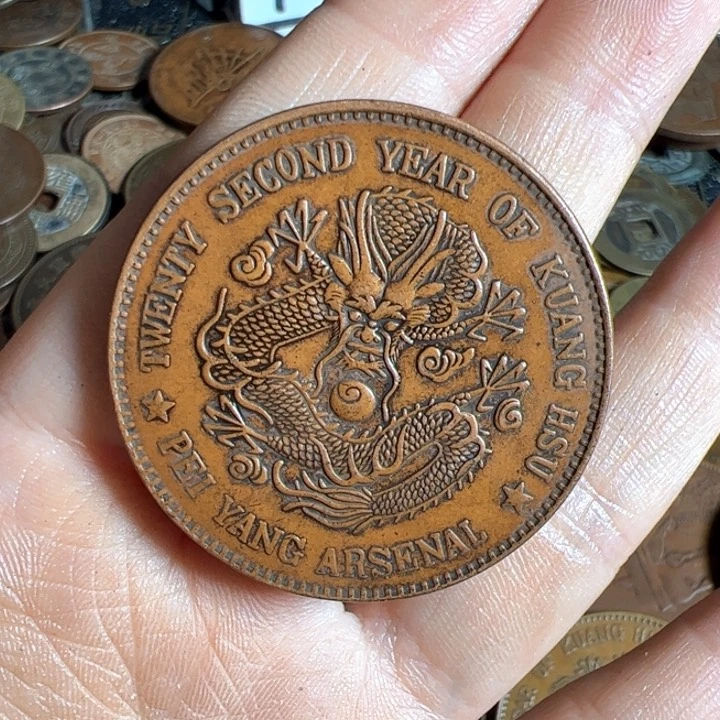 峰***司一个铜币工艺品摆件