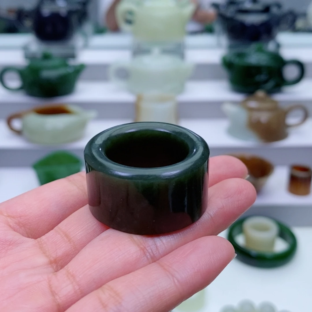 天***天和田玉未镶嵌摆件扳指