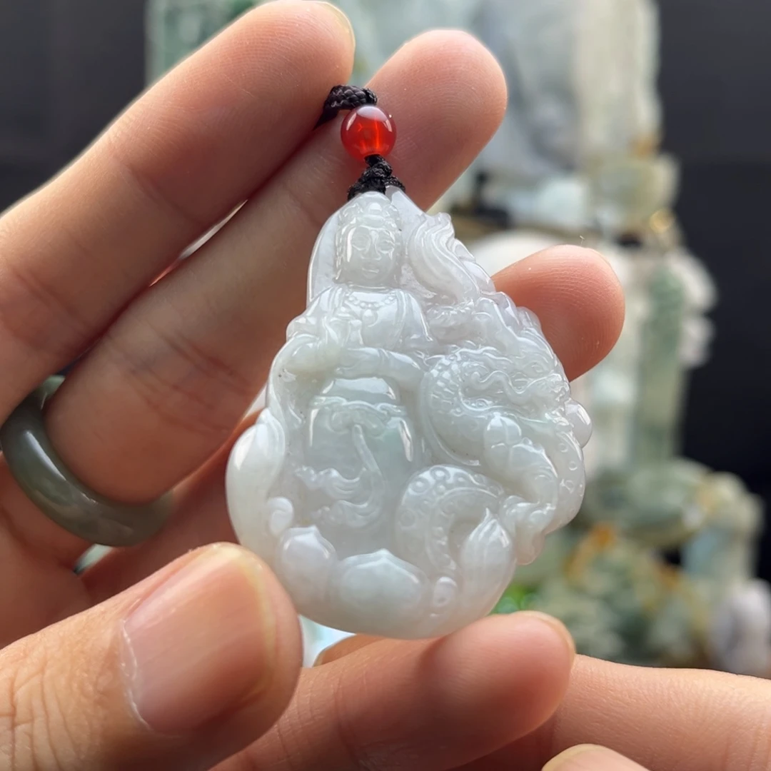 翡翠未镶嵌颈饰御龙观音