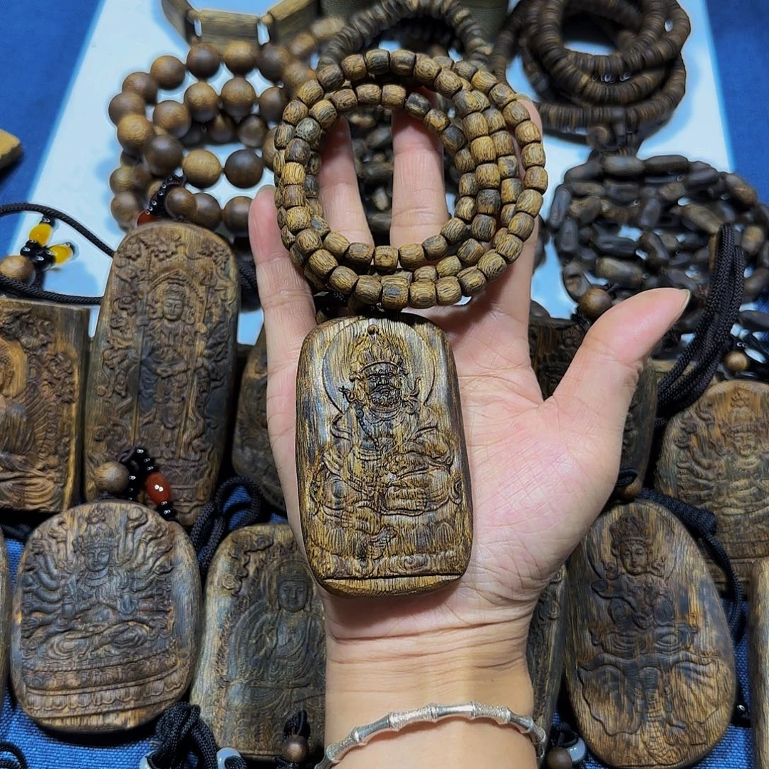 用***8沉香吊坠海南白奇乌身苹果珠牌子一套