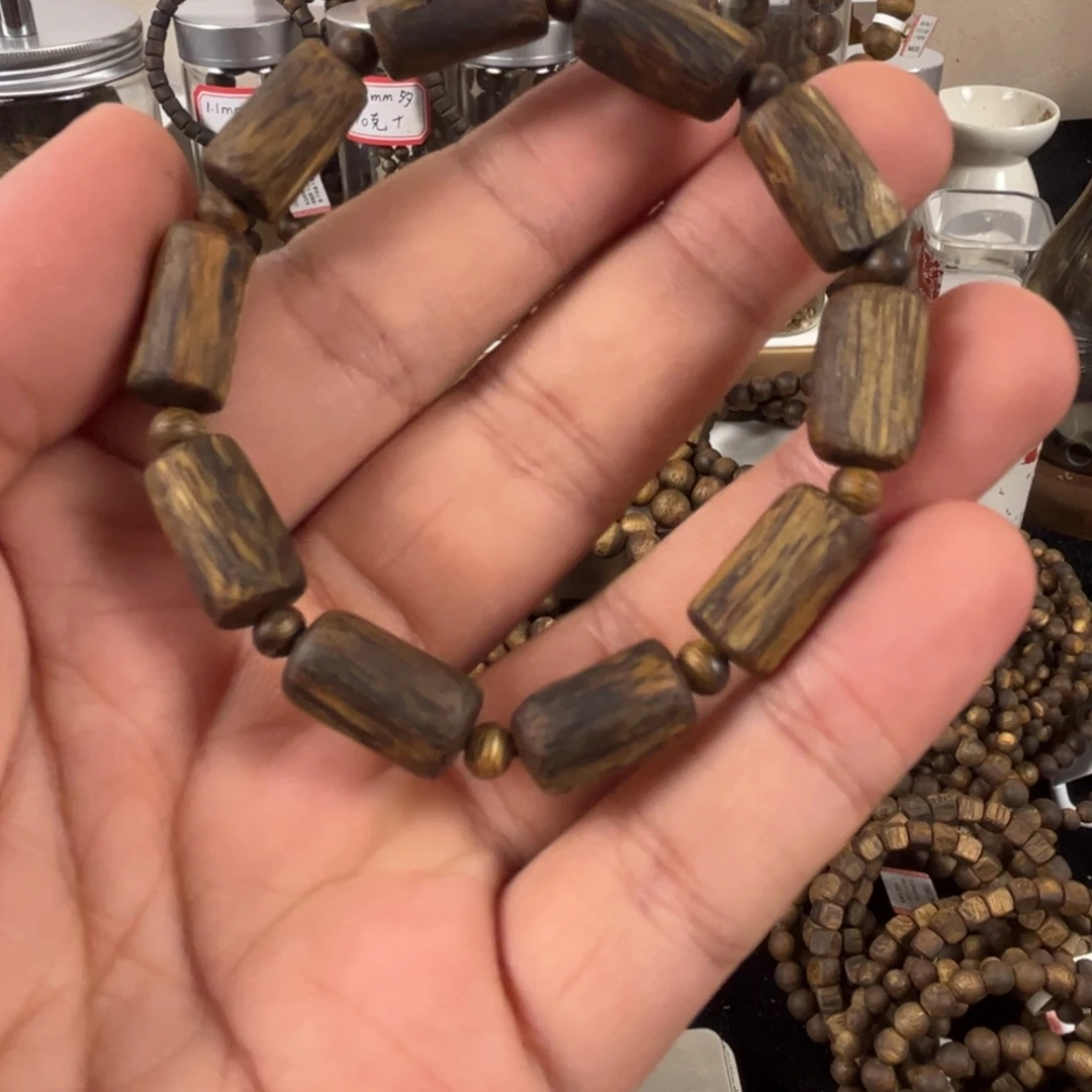 沉香沉香碎屑卡09mm老树随型桶珠单圈 重7克+