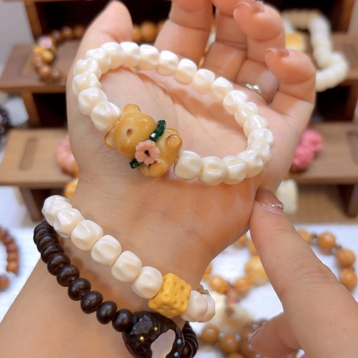 星月菩提手串牛骨百香籽10mm小熊