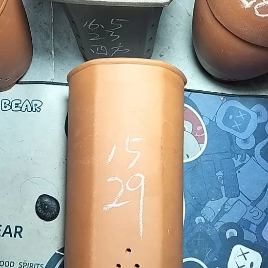 红泥高六方带口沿一个