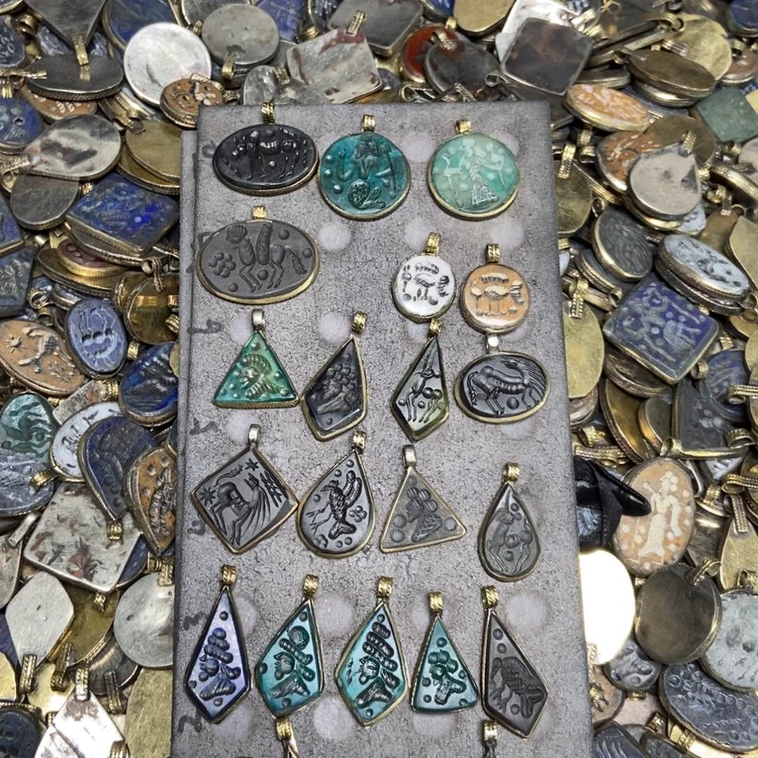 玻璃颈饰萨珊印章