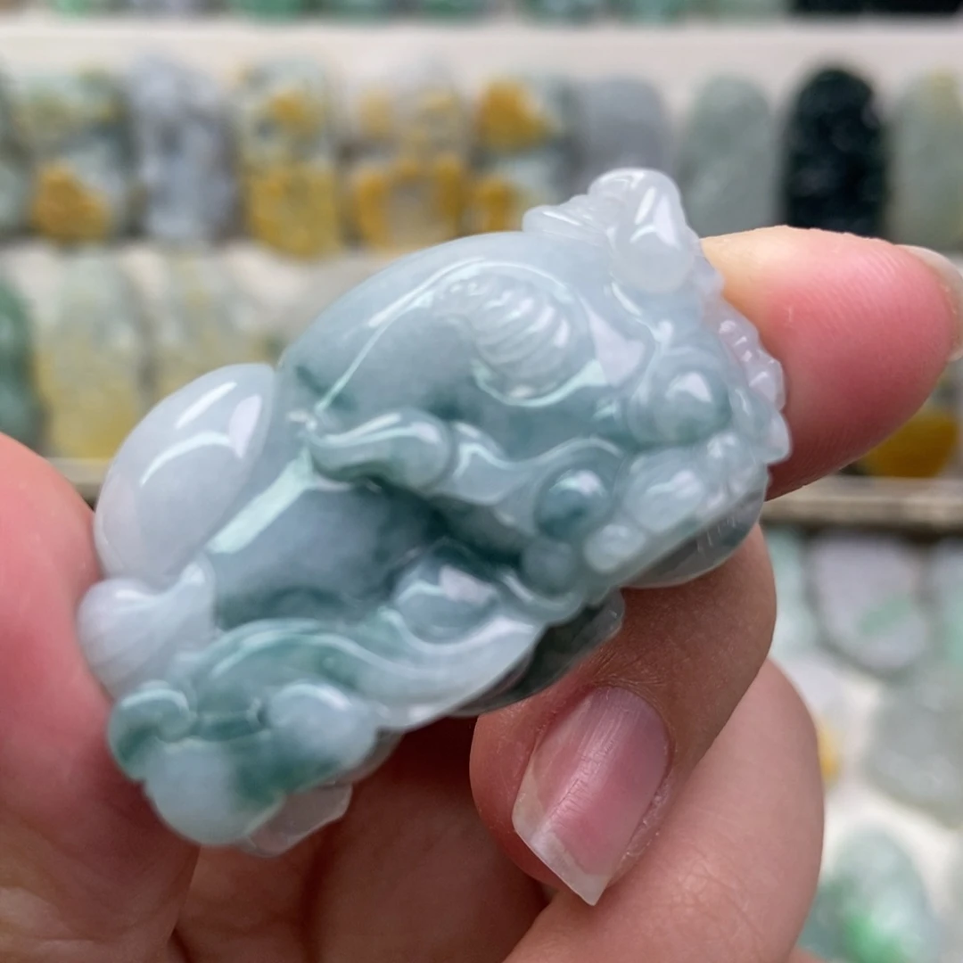 翡翠吊坠(赠链)未镶嵌