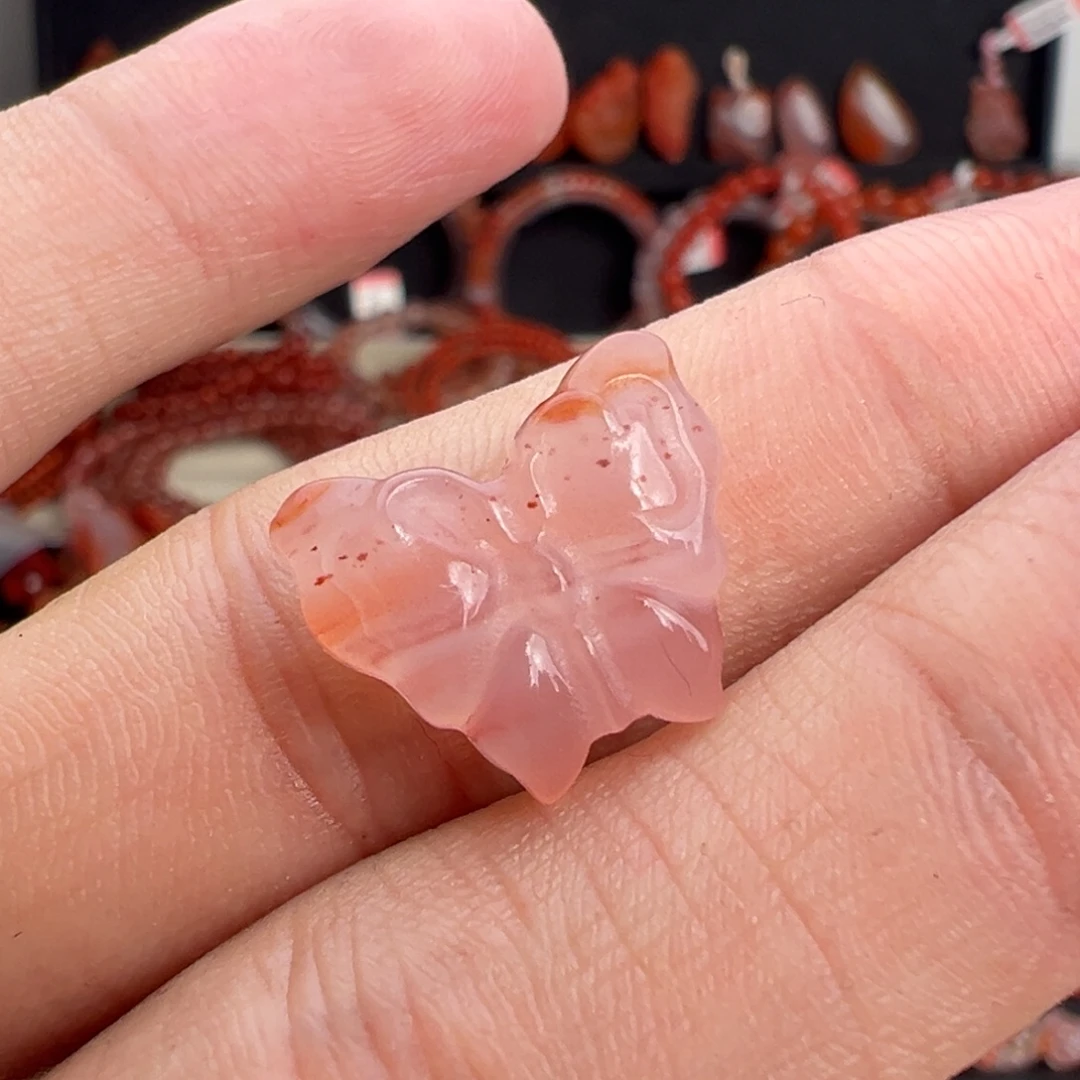 南红玛瑙未镶嵌颈饰蝴蝶