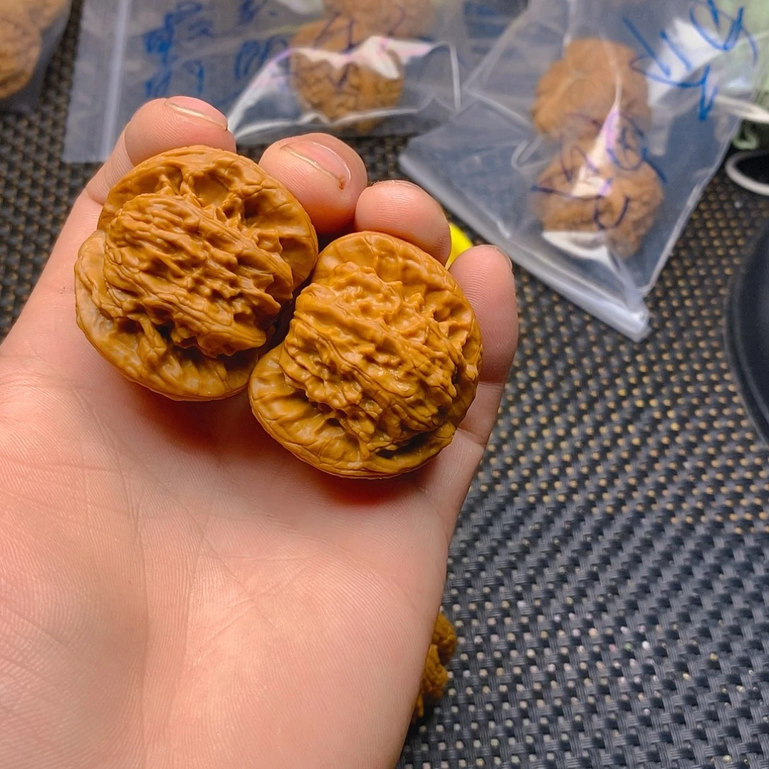 追****文玩核桃吊坠文玩核桃盒三棱炸炸炸炸炸