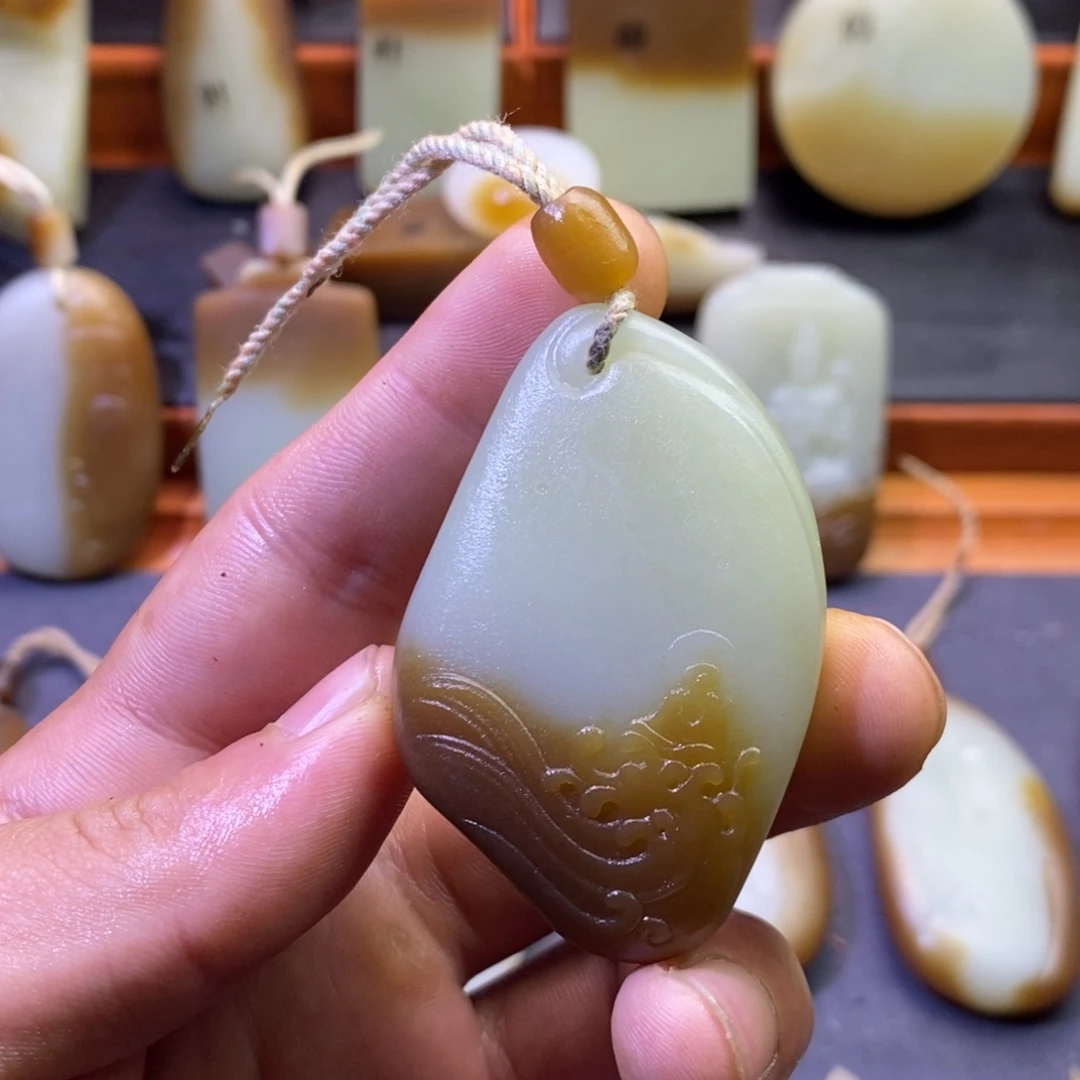 和田玉（糖玉）未镶嵌颈饰