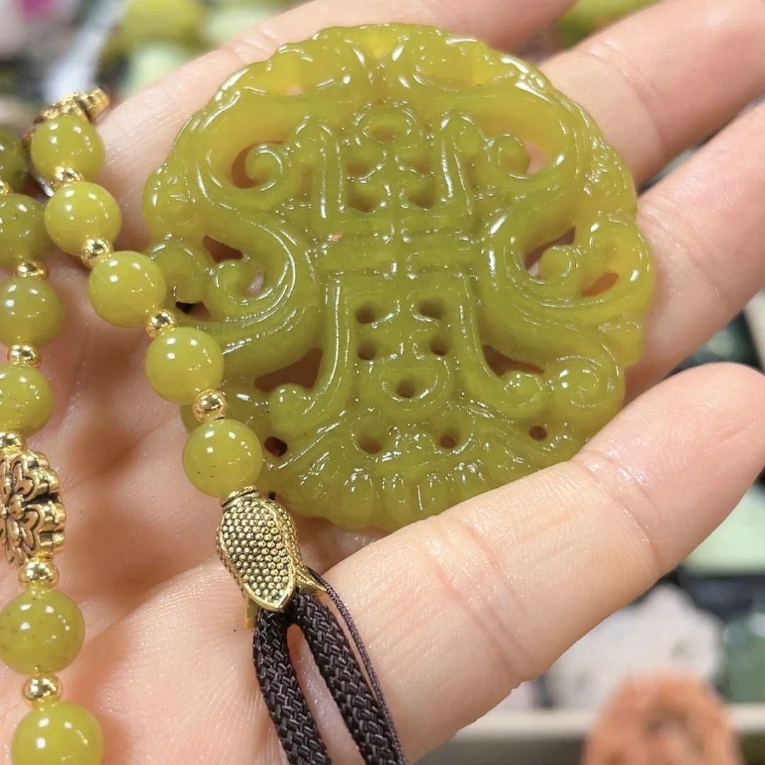 石英质玉颈饰合金