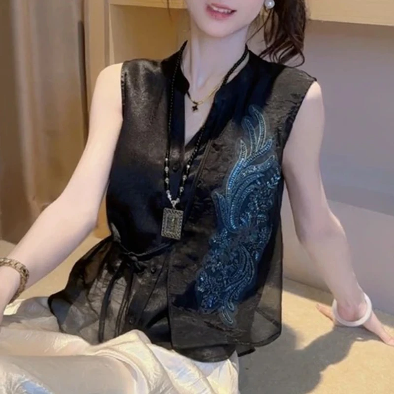 新中式国风亮片刺绣V领衬衫女2025爆款显瘦洋气减龄V领上衣潮宽松