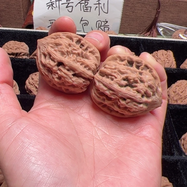 文玩核桃吊坠鸡心文玩核桃