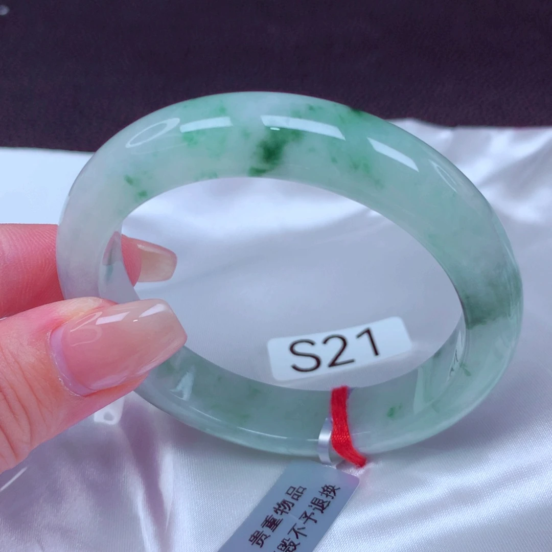 翡翠手镯未镶嵌手镯