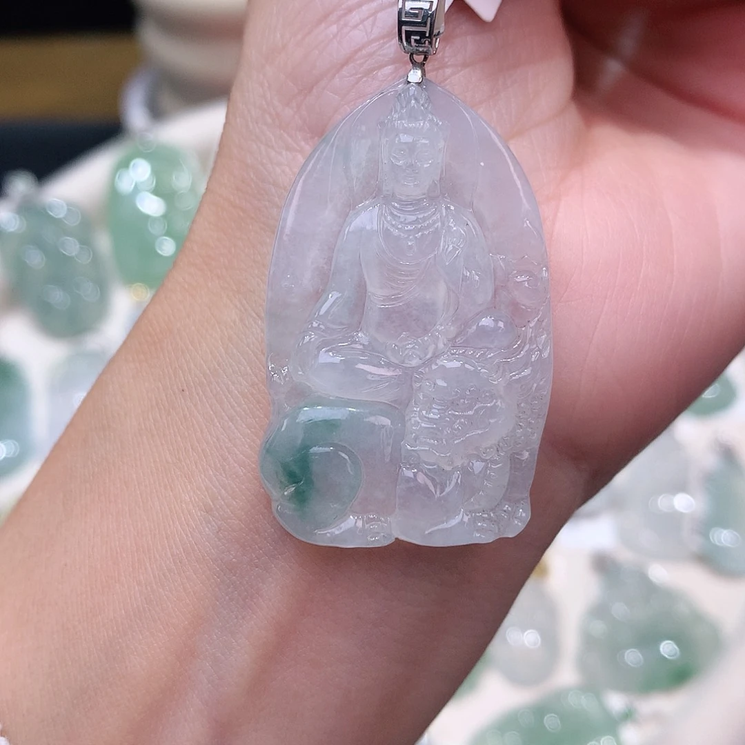 颈饰18K金镶嵌翡翠白冰飘花文殊