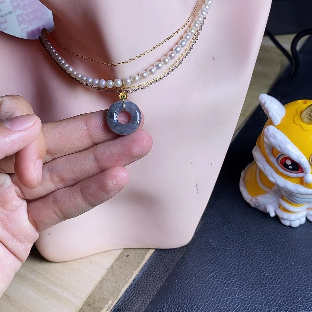 颈饰18K金镶嵌翡翠