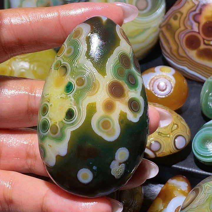 玛瑙/玉髓未镶嵌珠宝奇石60