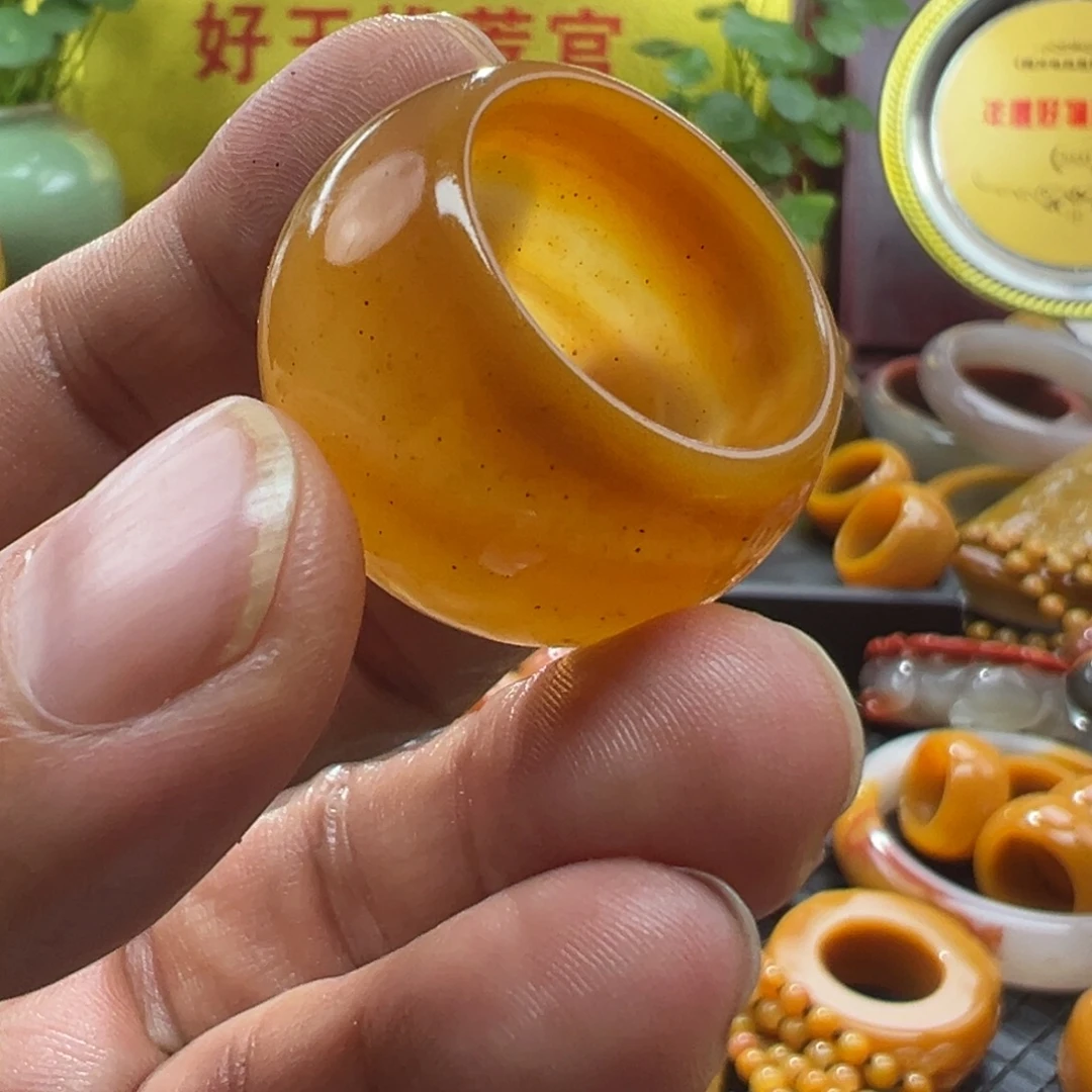 石英质玉未镶嵌颈饰