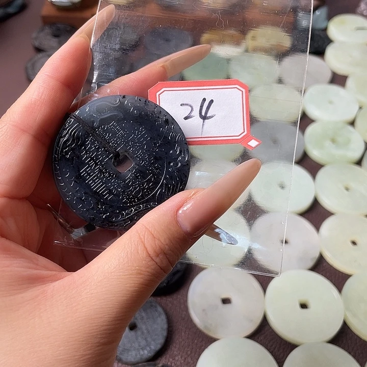 青***.蛇纹石玉合金颈饰