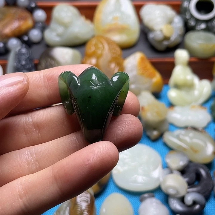 一***参和田玉未镶嵌颈饰羊