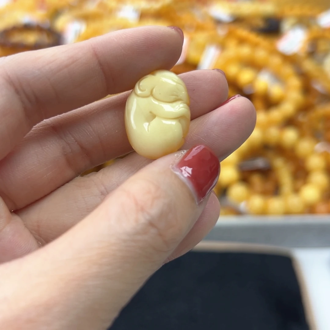 琥珀珠宝奇石未镶嵌