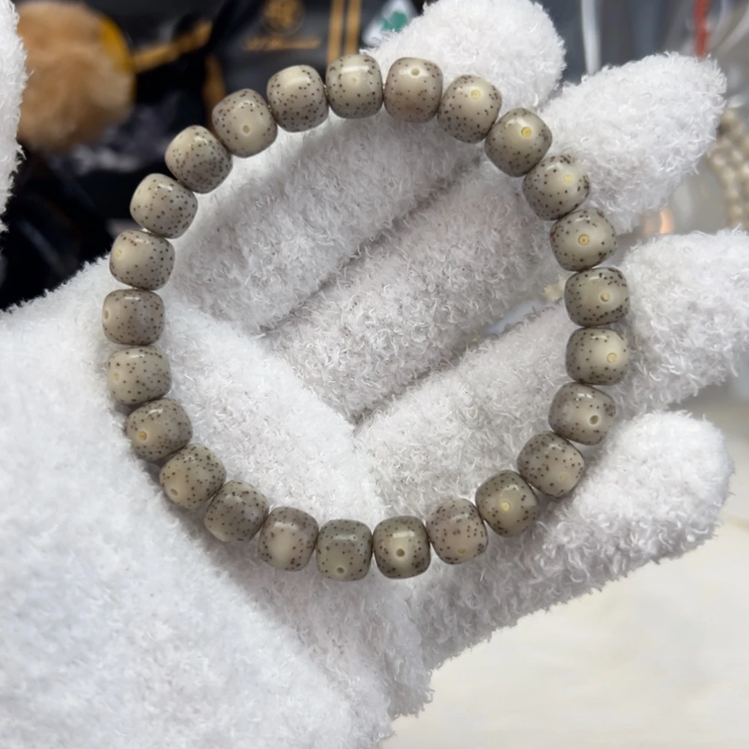 星月菩提吊坠9*8mm 糯冰石玉料单圈透亮