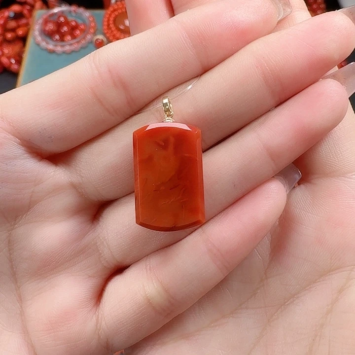 南红玛瑙18K金镶嵌吊坠