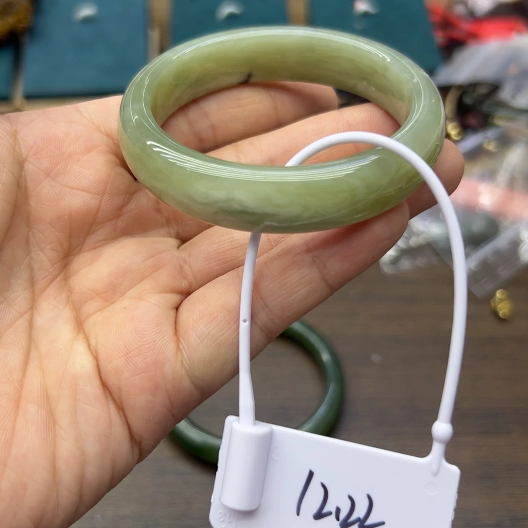 和田玉未镶嵌手镯52.8圈围086