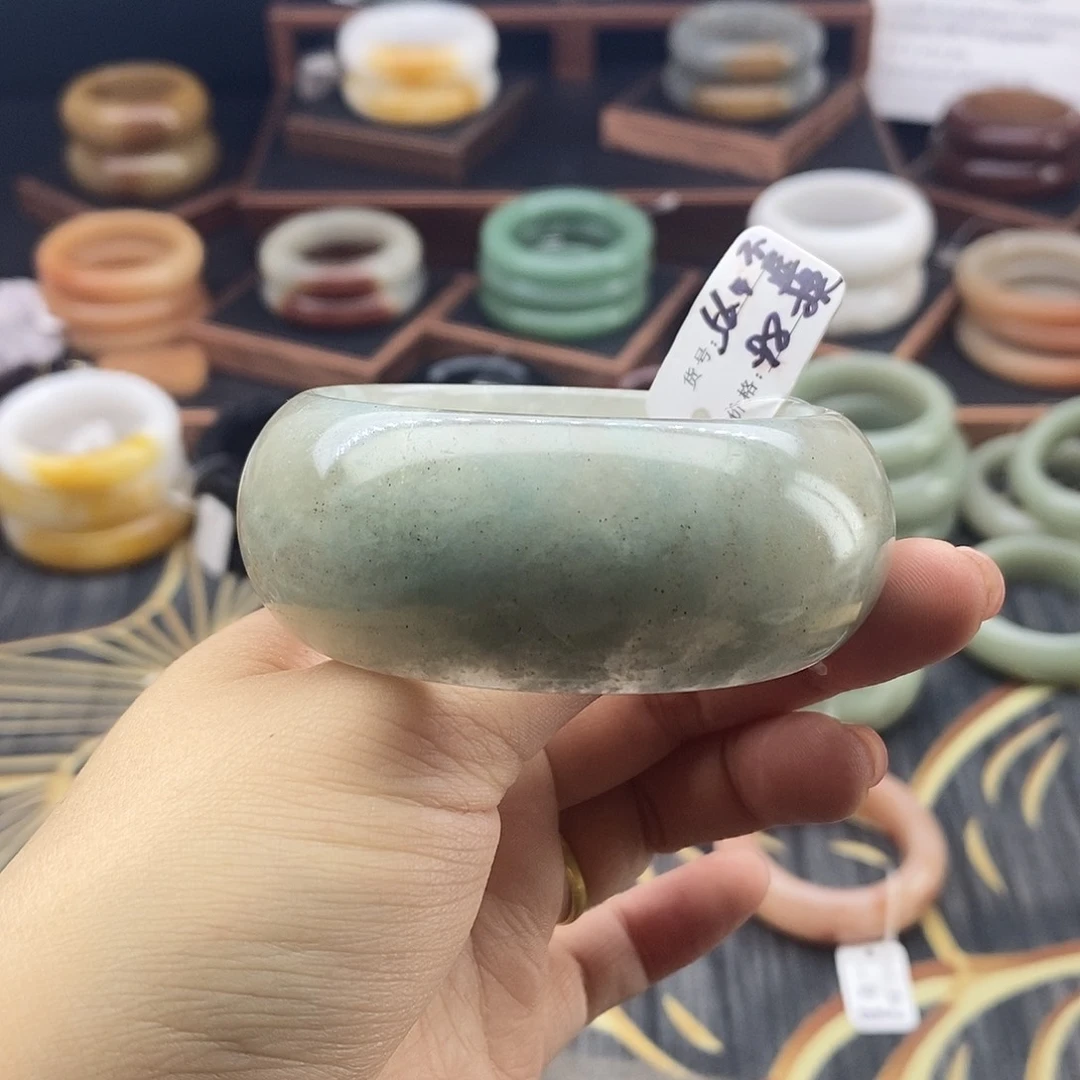 未镶嵌手镯石英岩玉