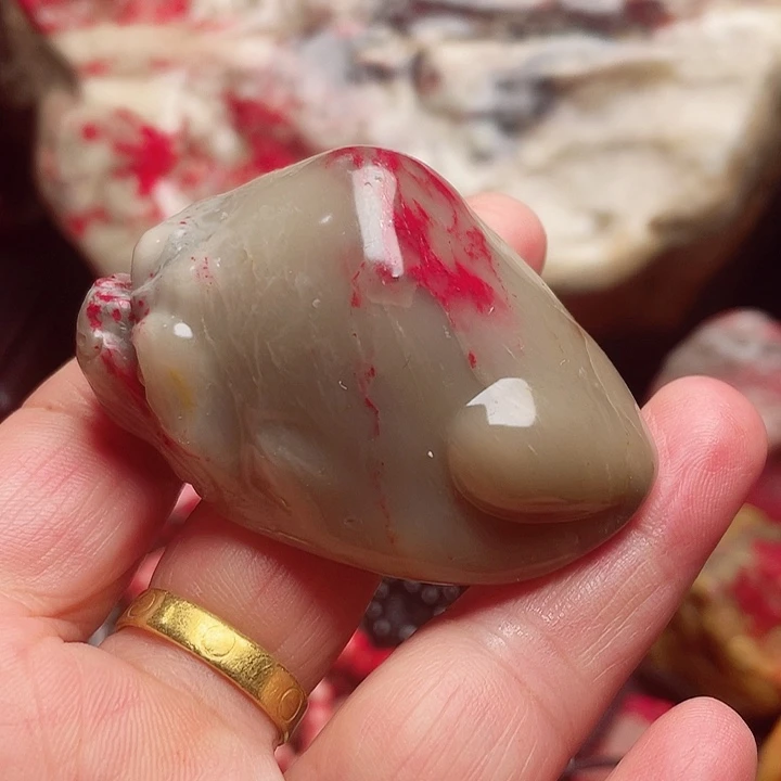 昌化鸡血石质地细腻昌化石