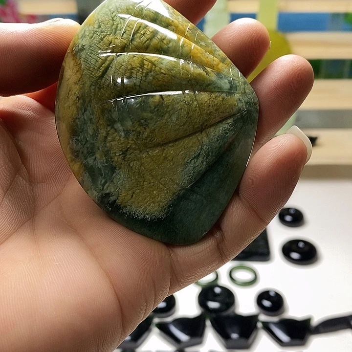 岫玉未镶嵌手把件