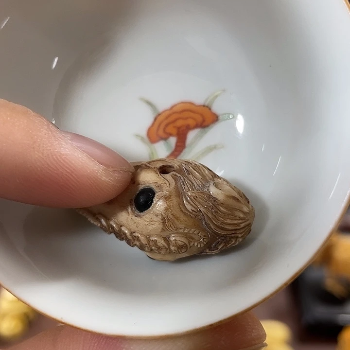 东***瓷片精致雕刻工艺精湛