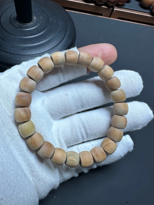 迈索尔老山檀香8×9直切没打磨丑珠瑕疵