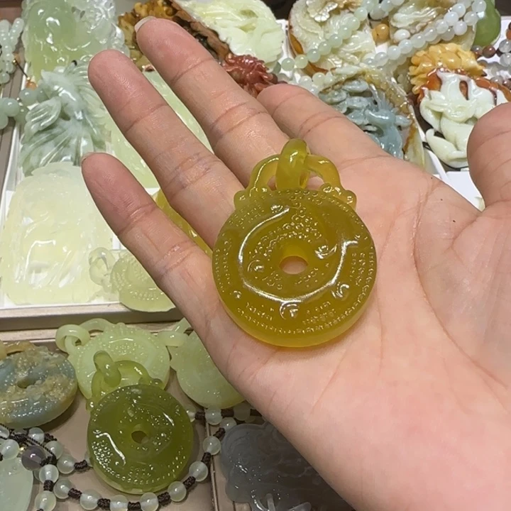 蛇纹石玉吊坠未镶嵌东**程