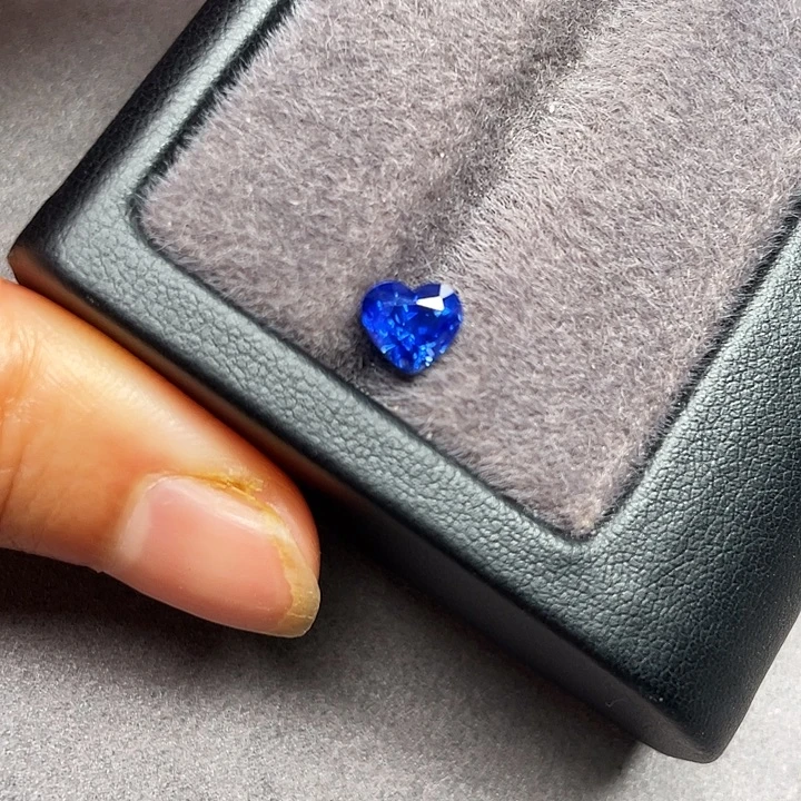蓝宝石裸石1.28ct色标皇家蓝宝石