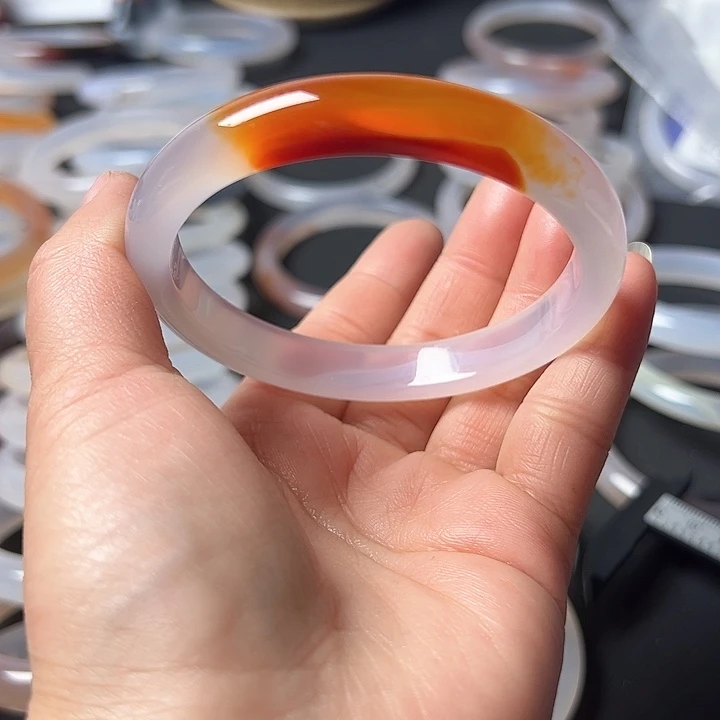 玛瑙/玉髓手镯未镶嵌芋*