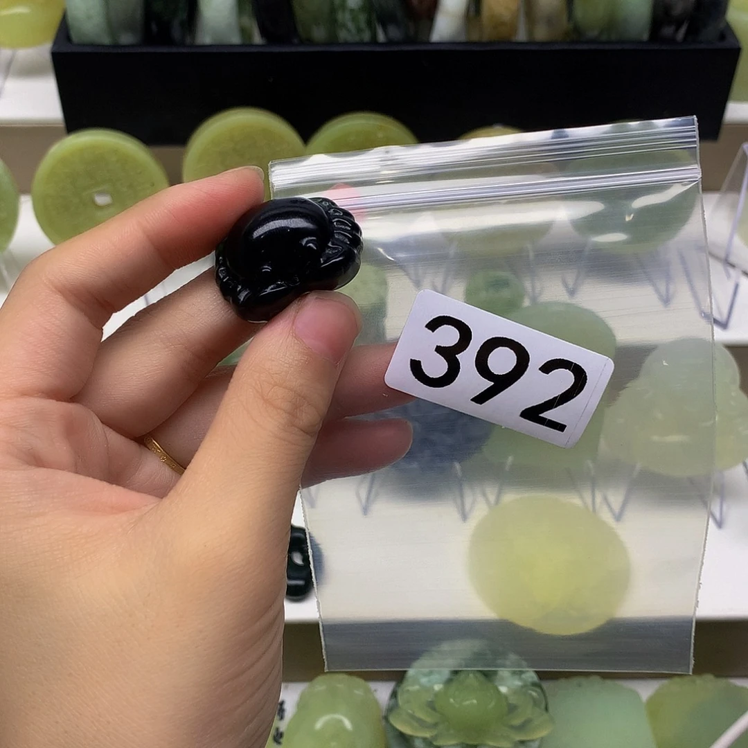 蛇纹石玉颈饰未镶嵌谢*怂