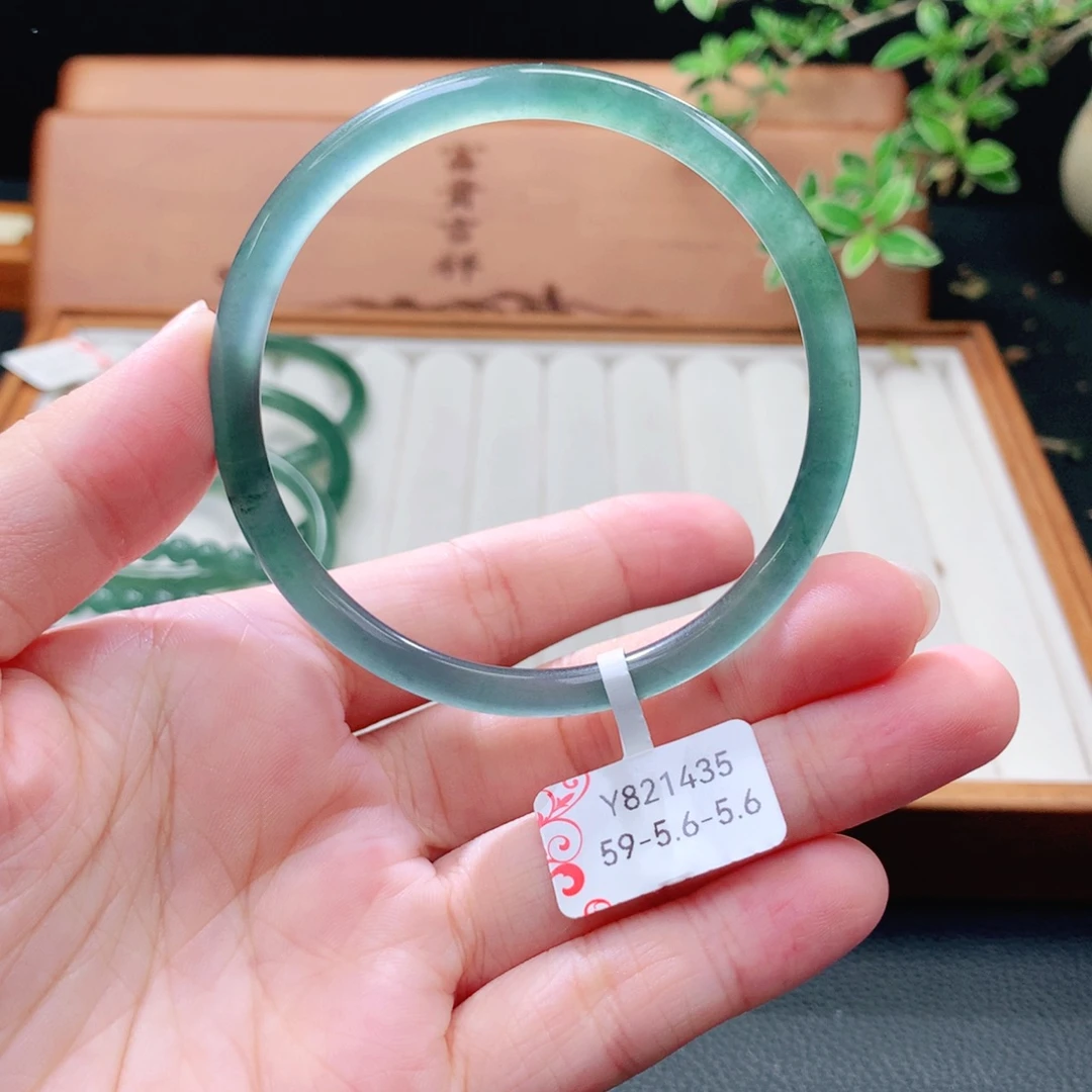 翡翠未镶嵌手镯（圆镯）