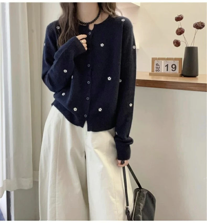 欧货设计感圆领针织衫长袖上衣女2025秋冬季新款软糯毛衣针织开衫