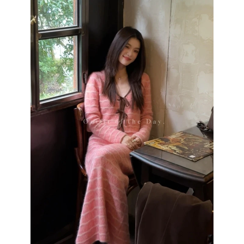 parkyeon粉色减龄针织套装早秋季设计感条纹V领毛衣上衣半身裙