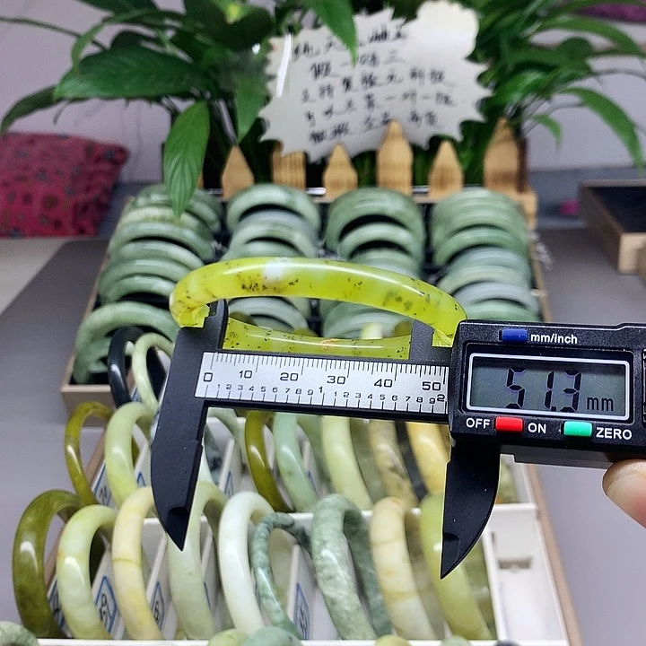 未镶嵌蛇纹石玉手镯51