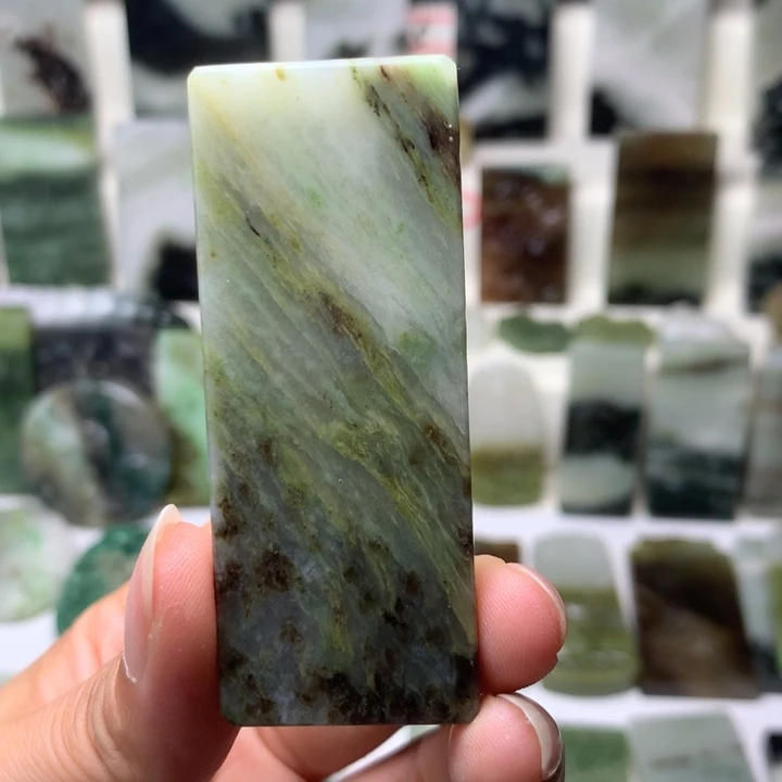 独山玉未镶嵌颈饰