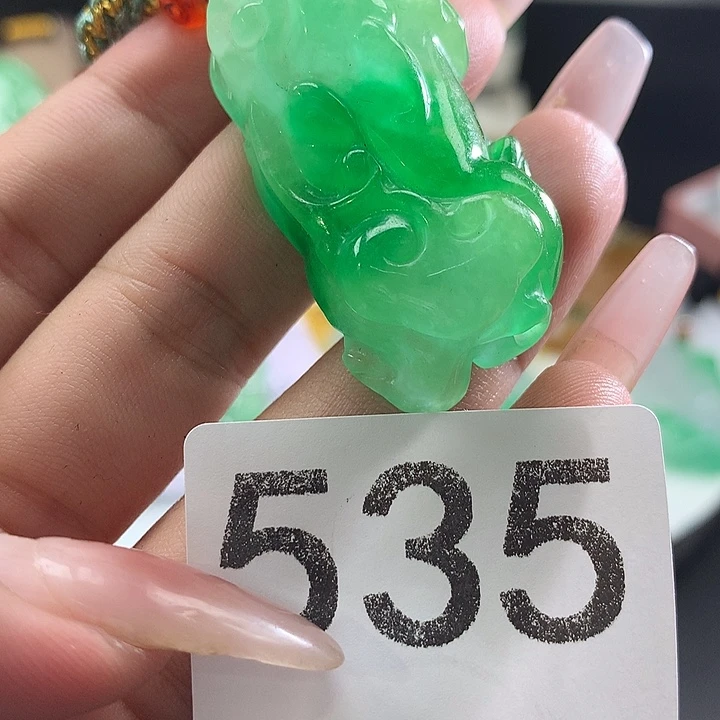 翡翠未镶嵌颈饰翡翠
