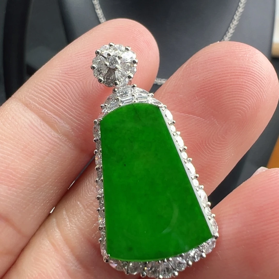 翡翠18K金镶嵌颈饰裸石19.4