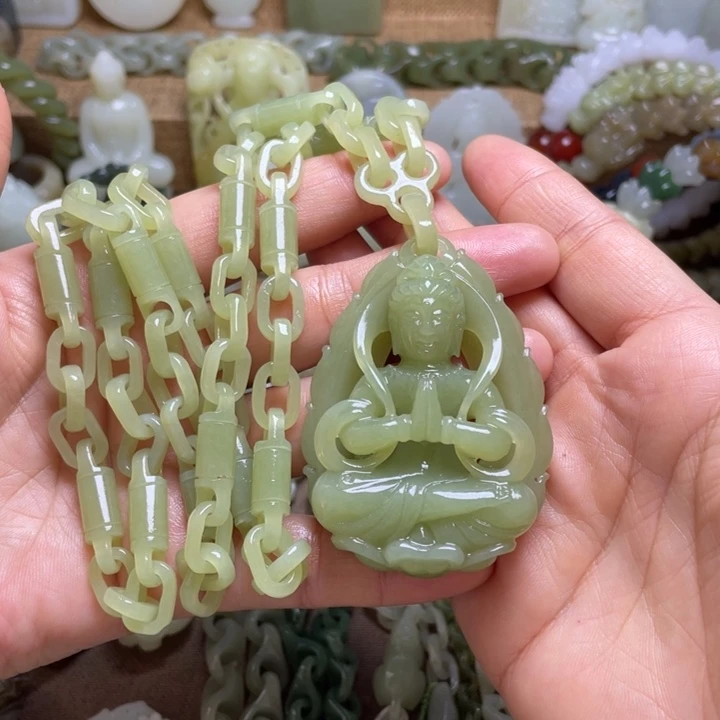 江***宇和田玉未镶嵌颈饰