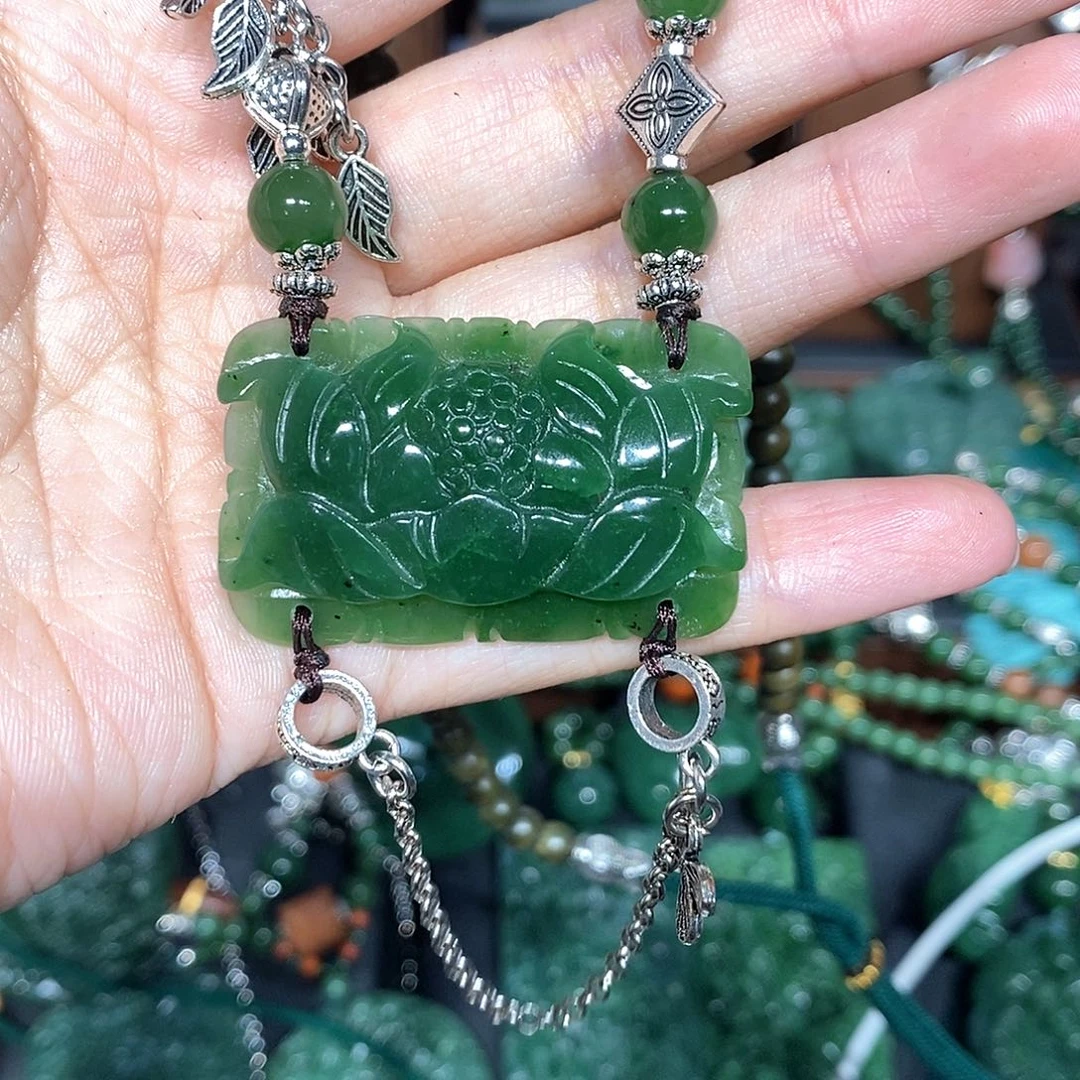 颈饰未镶嵌和田玉（糖玉）