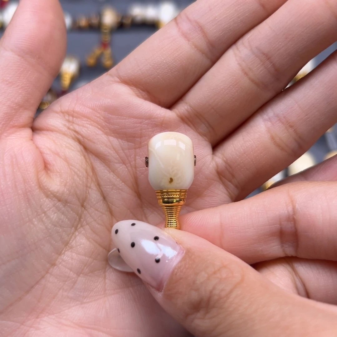 琥珀未镶嵌裸石11mm