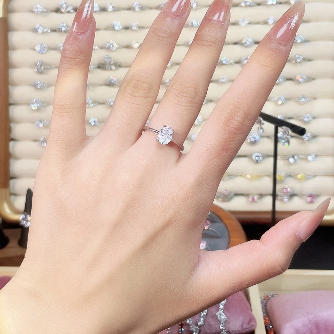 合成碳硅石925银光臂鸽子蛋2CT12